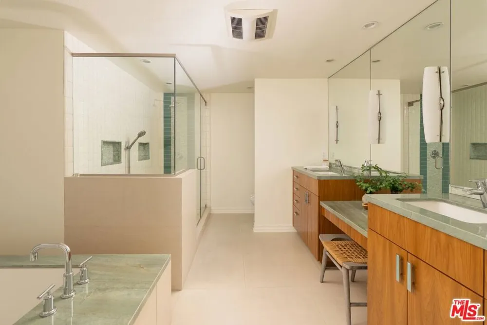 1692 Michael Lane Los Angeles, CA 90272