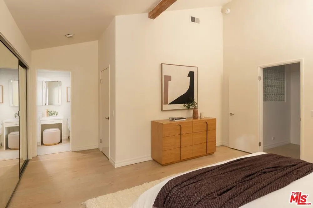 1692 Michael Lane Los Angeles, CA 90272