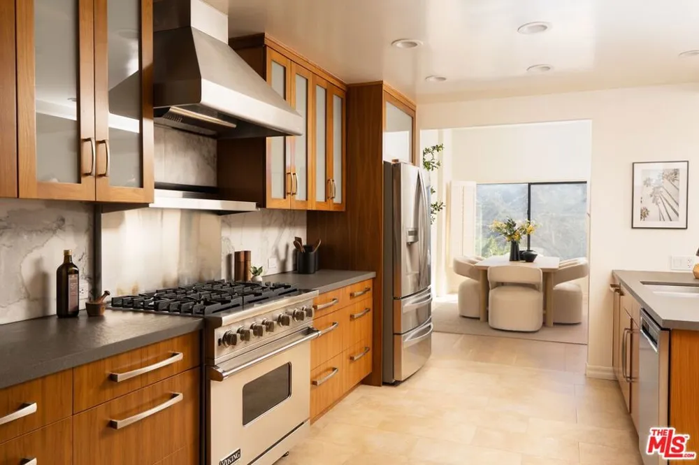 1692 Michael Lane Los Angeles, CA 90272