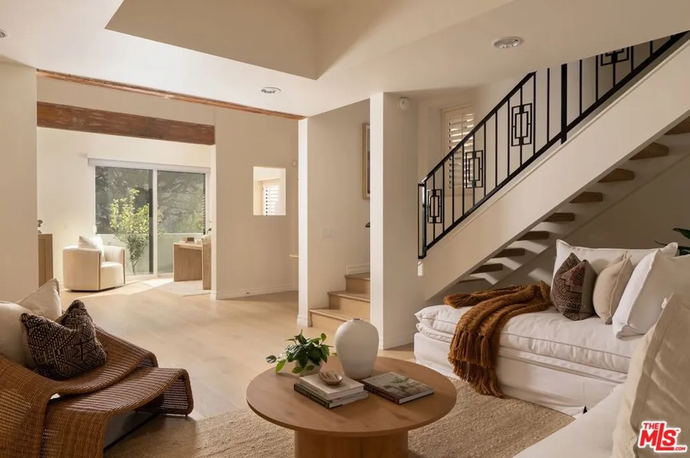 1692 Michael Lane Los Angeles, CA 90272