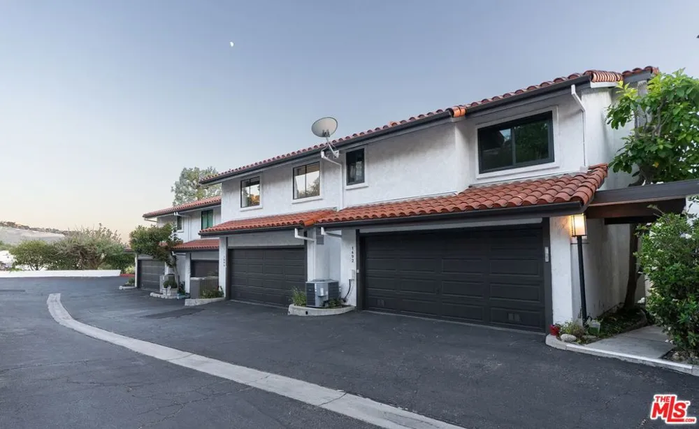 1692 Michael Lane Los Angeles, CA 90272