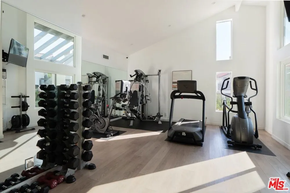 1692 Michael Lane Los Angeles, CA 90272