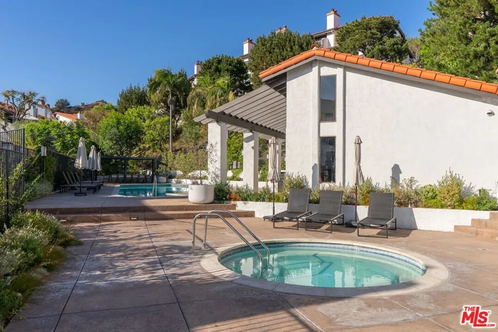 1692 Michael Lane Los Angeles, CA 90272