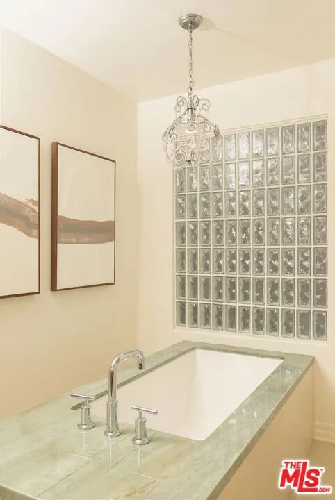 1692 Michael Lane Los Angeles, CA 90272