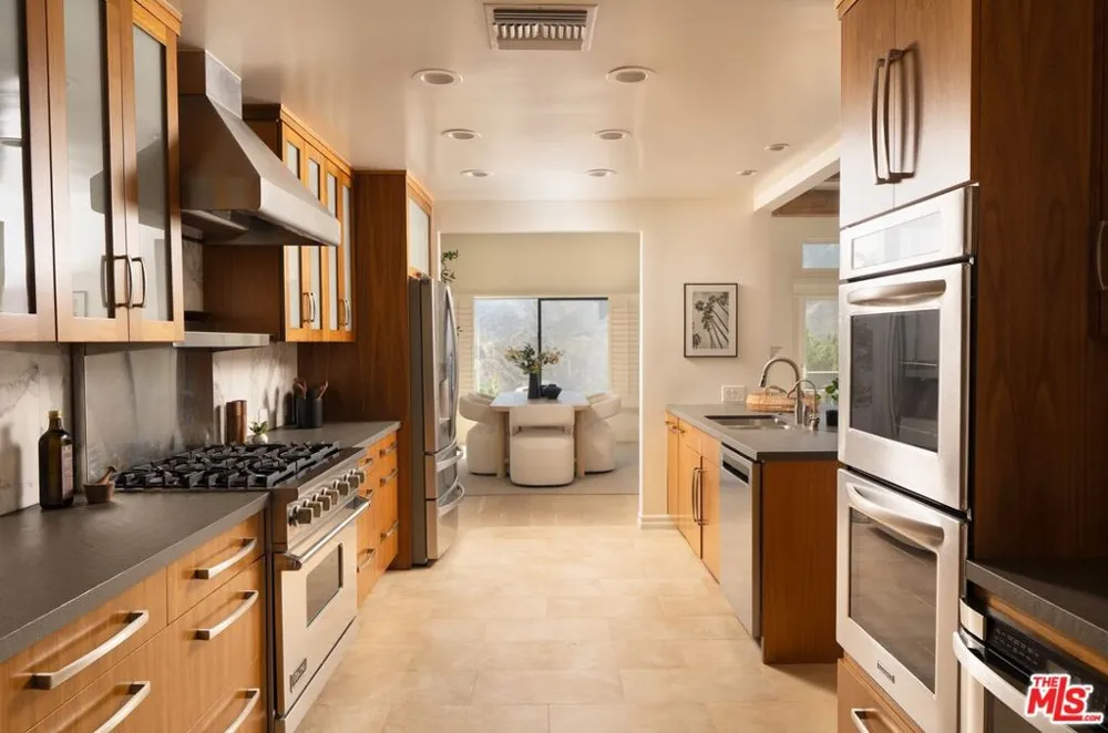 1692 Michael Lane Los Angeles, CA 90272