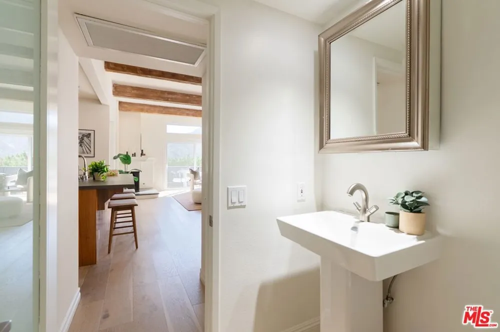 1692 Michael Lane Los Angeles, CA 90272