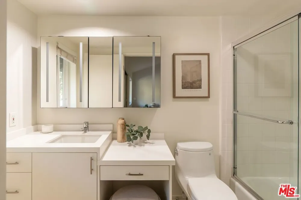 1692 Michael Lane Los Angeles, CA 90272