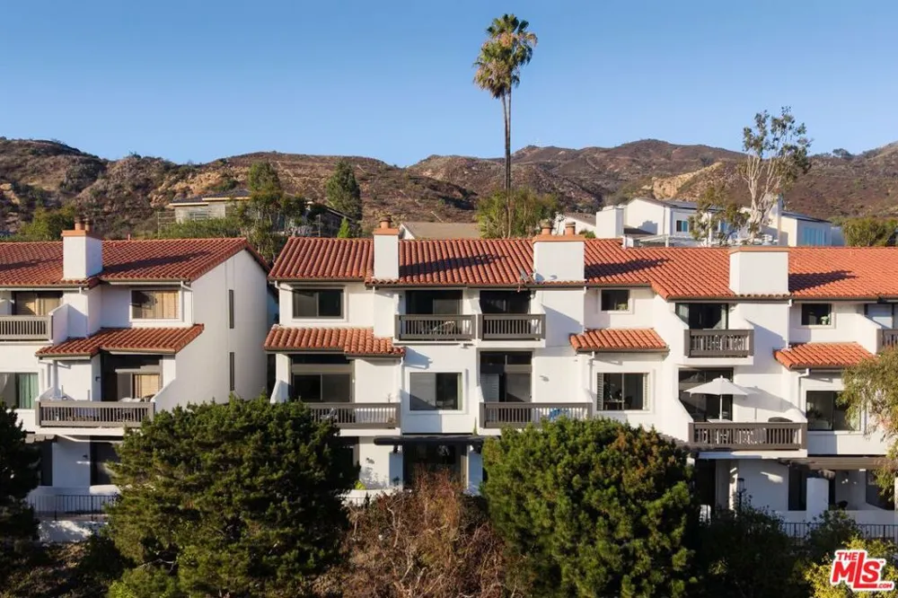 1692 Michael Lane Los Angeles, CA 90272