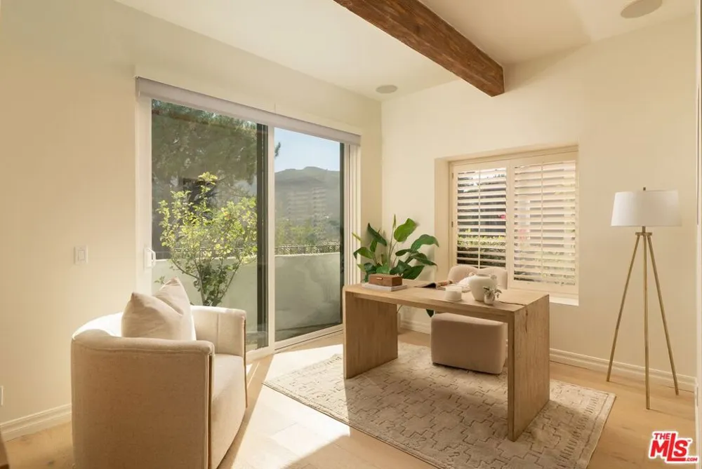 1692 Michael Lane Los Angeles, CA 90272