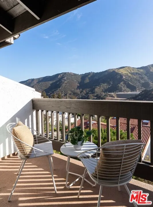 1692 Michael Lane Los Angeles, CA 90272