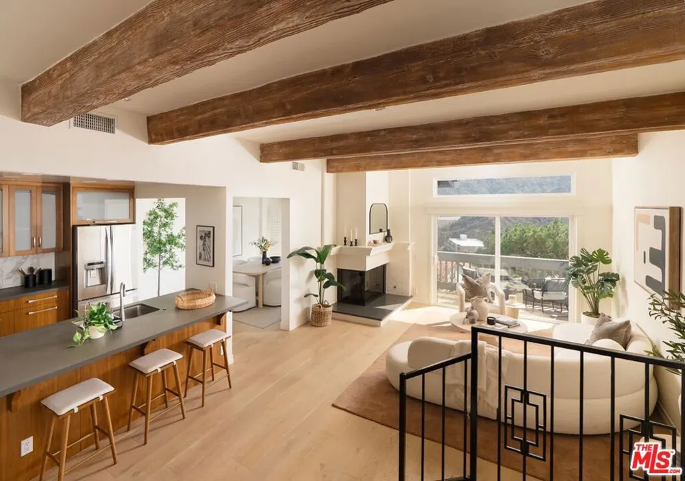 1692 Michael Lane Los Angeles, CA 90272