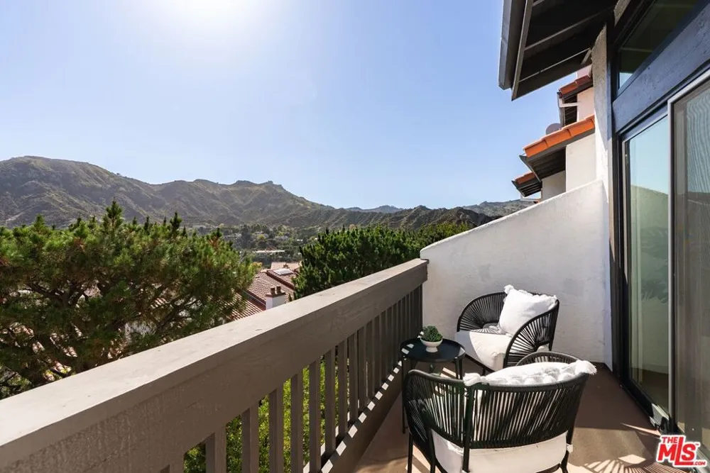 1692 Michael Lane Los Angeles, CA 90272