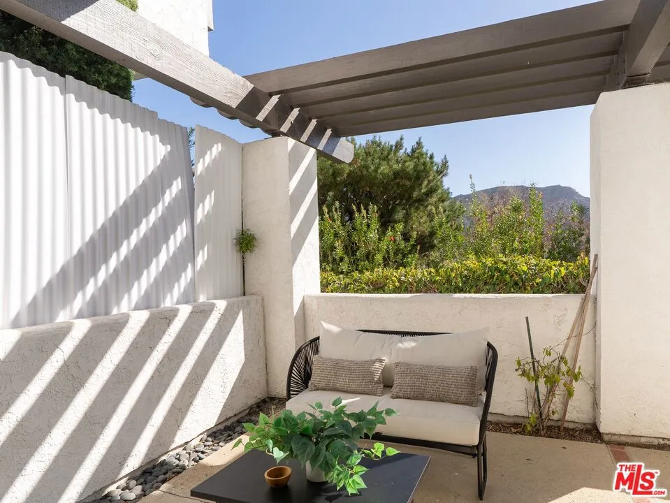 1692 Michael Lane Los Angeles, CA 90272
