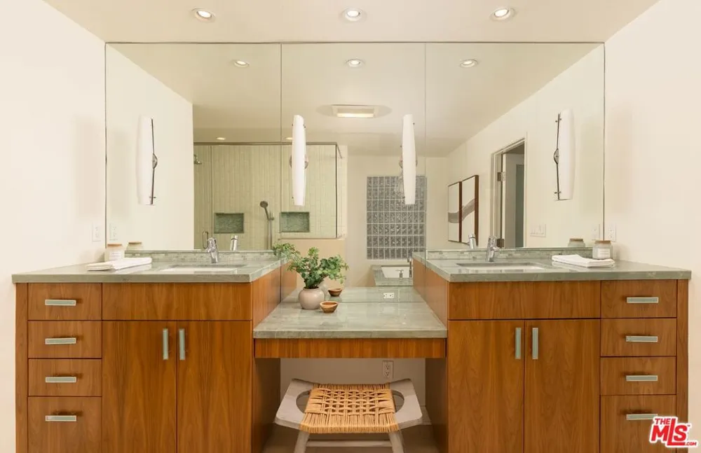 1692 Michael Lane Los Angeles, CA 90272