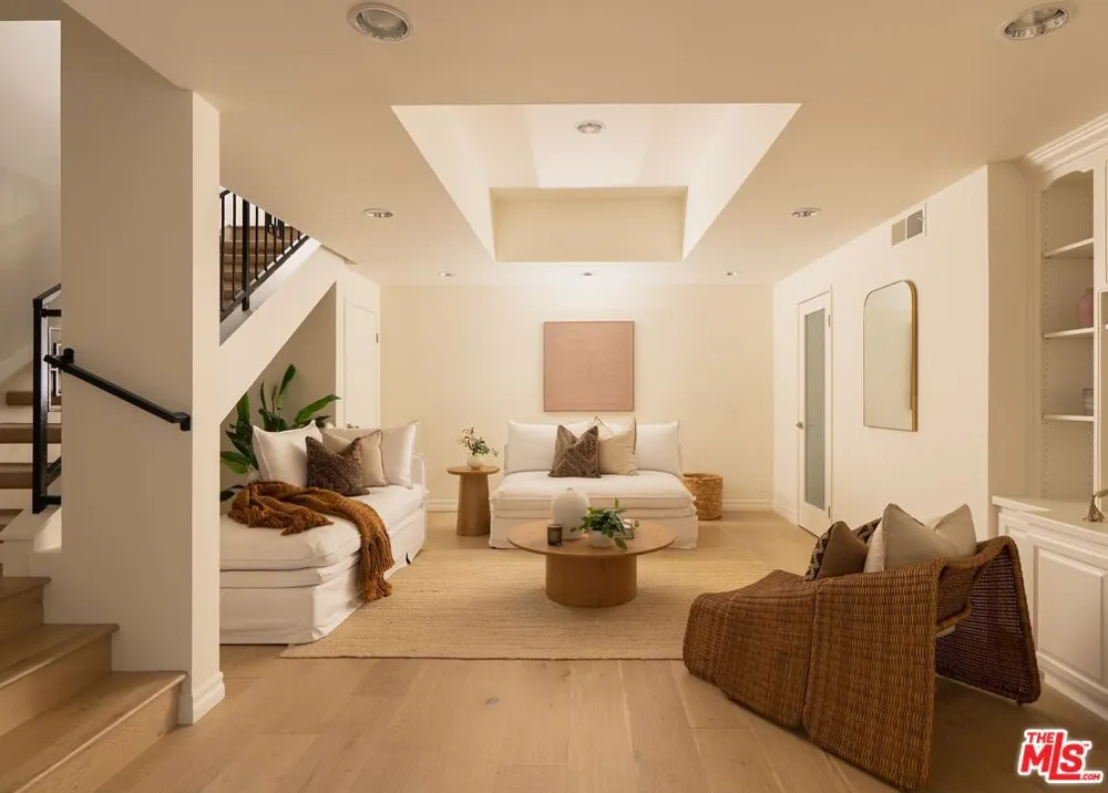 1692 Michael Lane Los Angeles, CA 90272