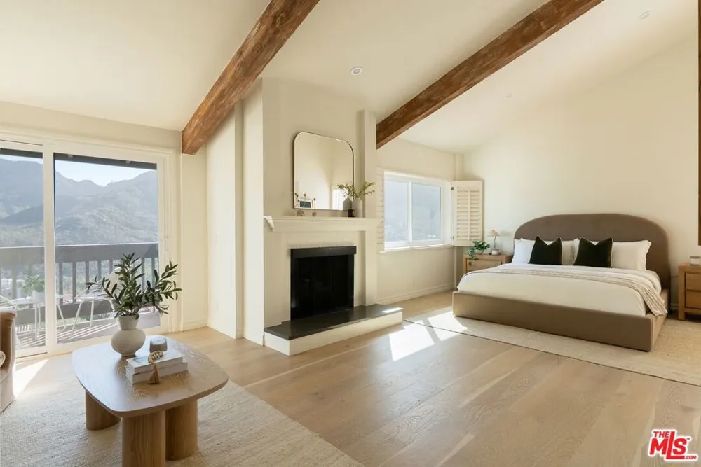 1692 Michael Lane Los Angeles, CA 90272