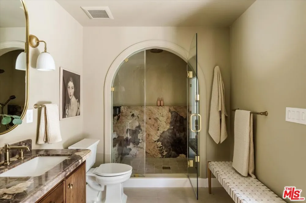 1545 Benton Way Los Angeles, CA 90026