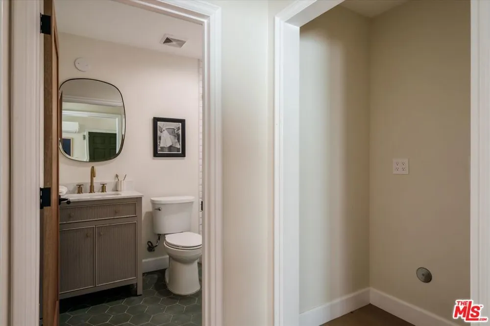 1545 Benton Way Los Angeles, CA 90026