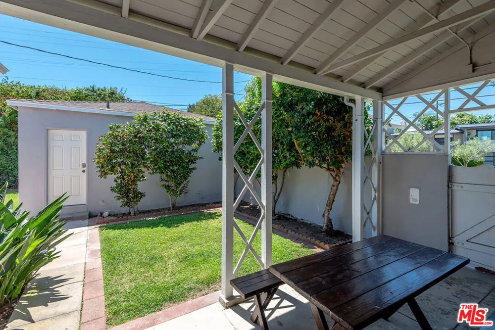 7501 Earldom Avenue Playa del Rey, CA 90293