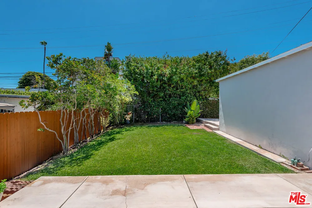 7501 Earldom Avenue Playa del Rey, CA 90293