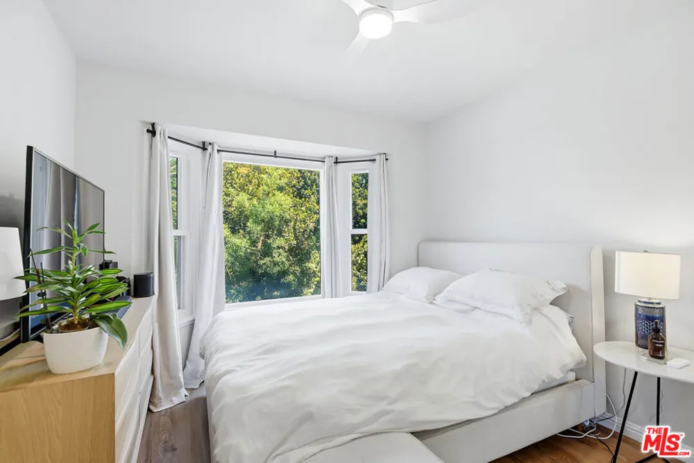 7501 Earldom Avenue Playa del Rey, CA 90293