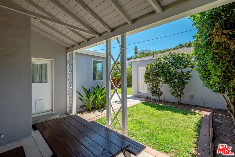 7501 Earldom Avenue Playa del Rey, CA 90293