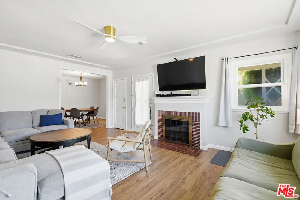 7501 Earldom Avenue Playa del Rey, CA 90293