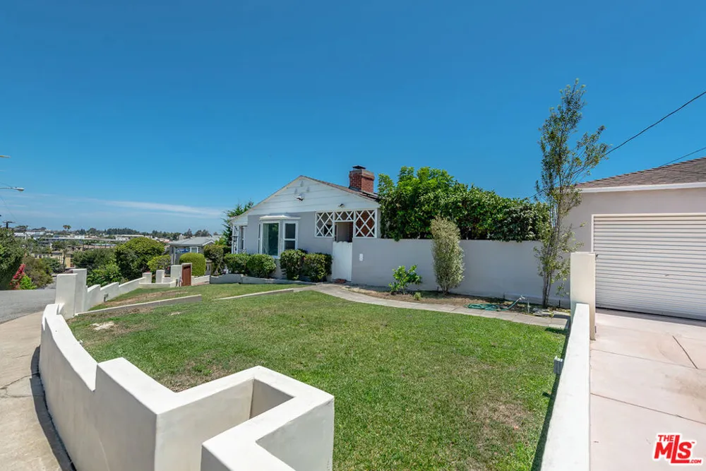 7501 Earldom Avenue Playa del Rey, CA 90293