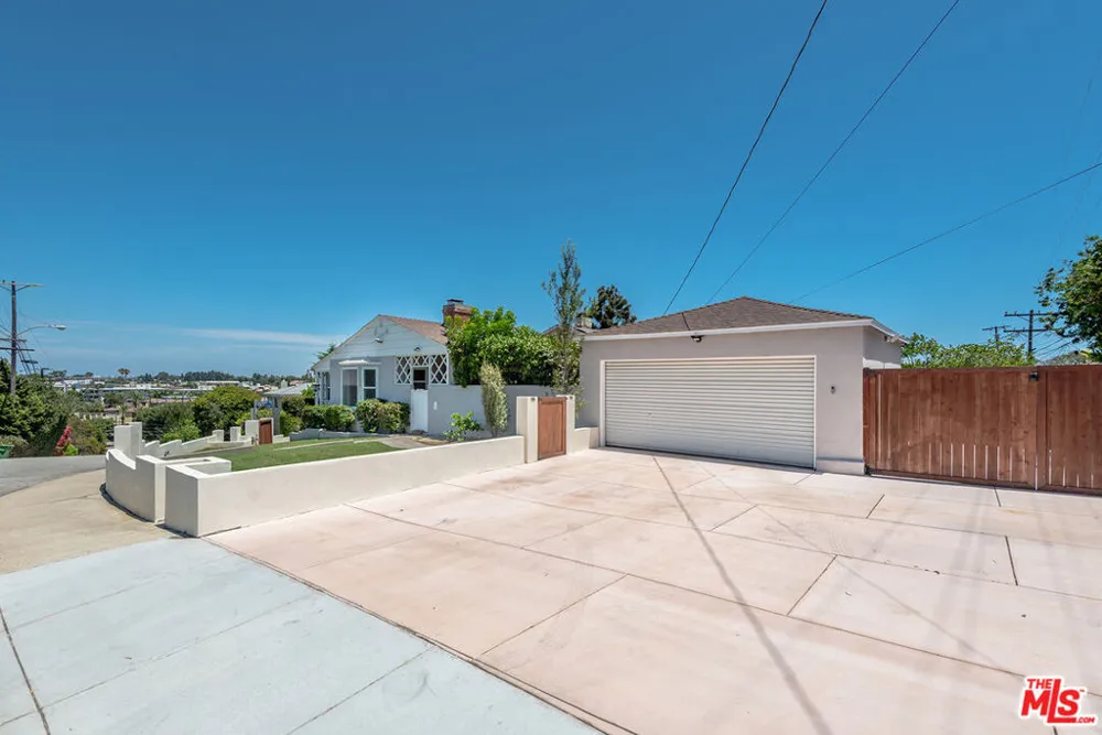 7501 Earldom Avenue Playa del Rey, CA 90293