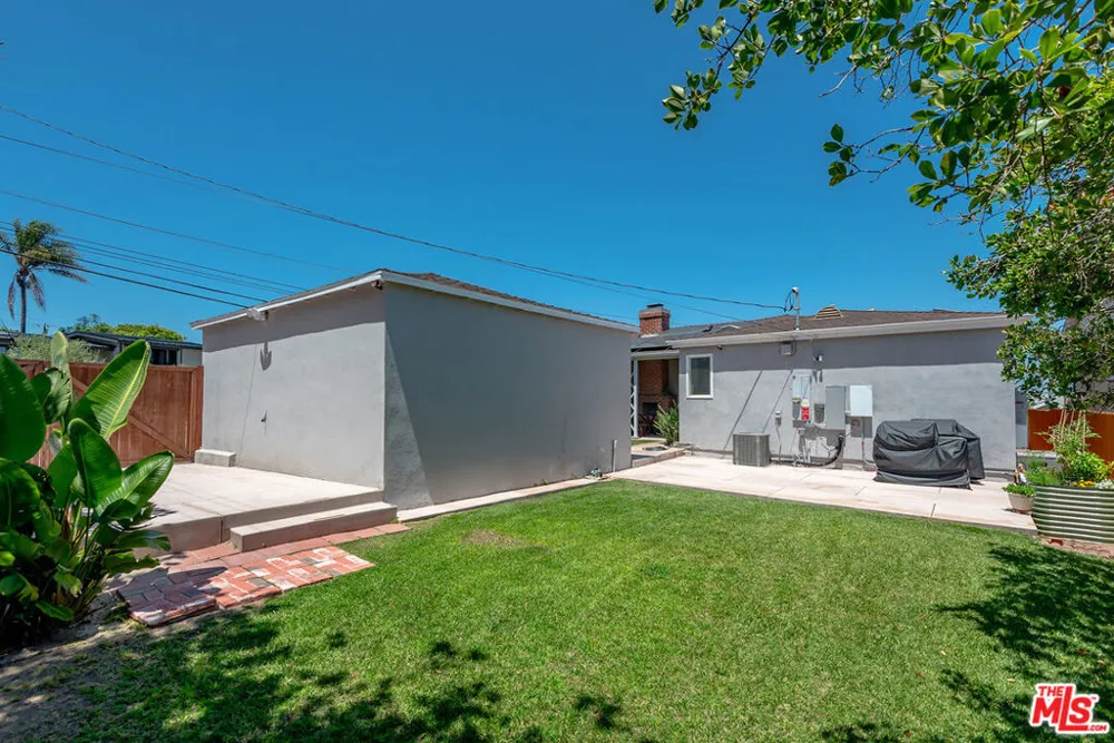 7501 Earldom Avenue Playa del Rey, CA 90293