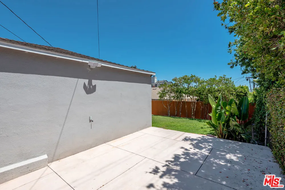7501 Earldom Avenue Playa del Rey, CA 90293