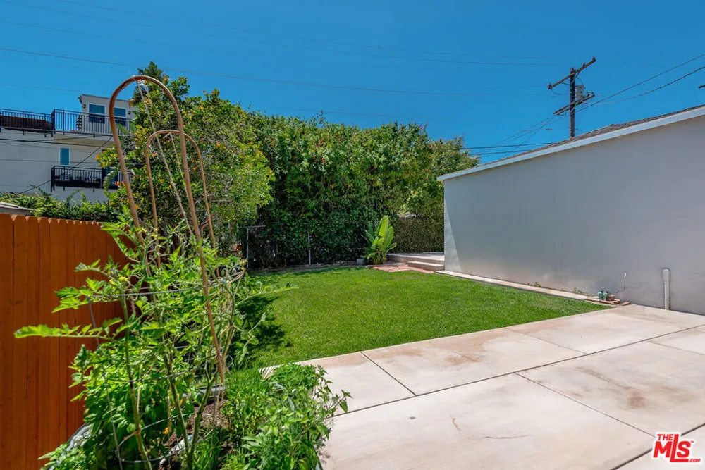 7501 Earldom Avenue Playa del Rey, CA 90293