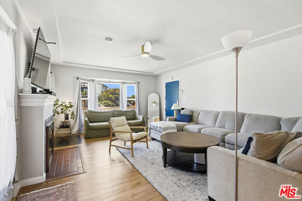 7501 Earldom Avenue Playa del Rey, CA 90293