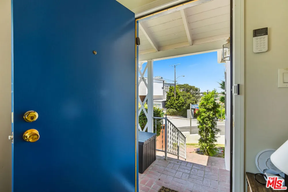 7501 Earldom Avenue Playa del Rey, CA 90293