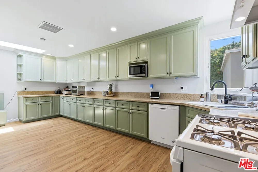 7501 Earldom Avenue Playa del Rey, CA 90293