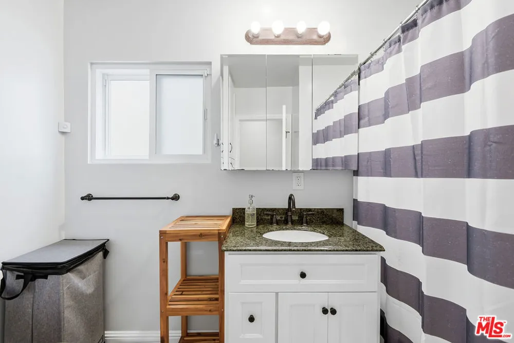 7501 Earldom Avenue Playa del Rey, CA 90293