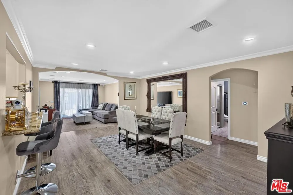 14743 McCormick Street Sherman Oaks, CA 91411