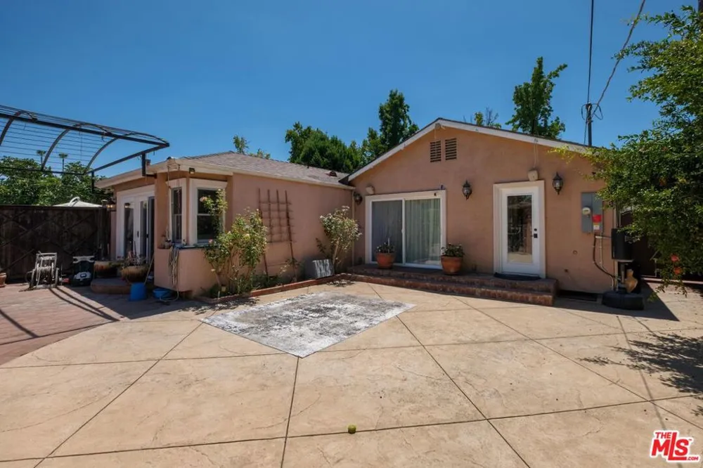 14743 McCormick Street Sherman Oaks, CA 91411