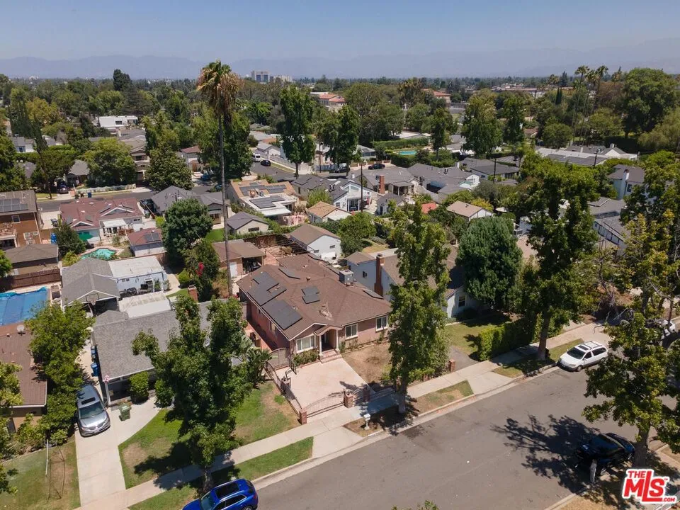 14743 McCormick Street Sherman Oaks, CA 91411