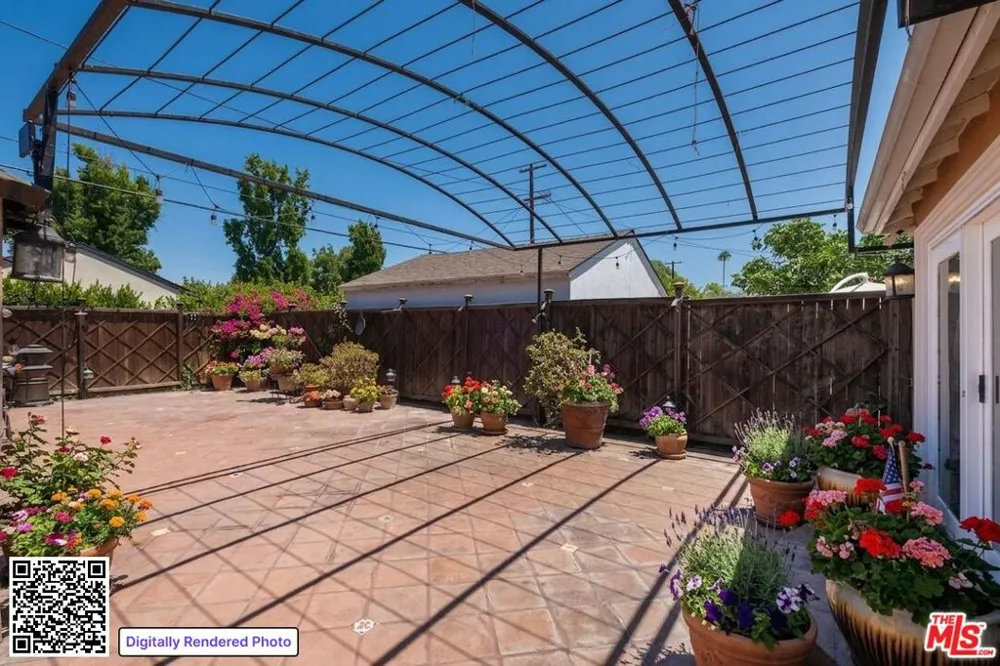 14743 McCormick Street Sherman Oaks, CA 91411