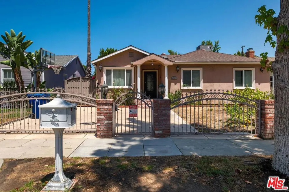 14743 McCormick Street Sherman Oaks, CA 91411