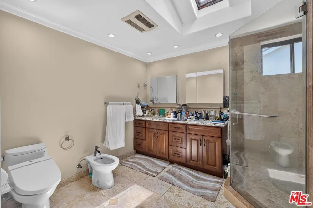 14743 McCormick Street Sherman Oaks, CA 91411