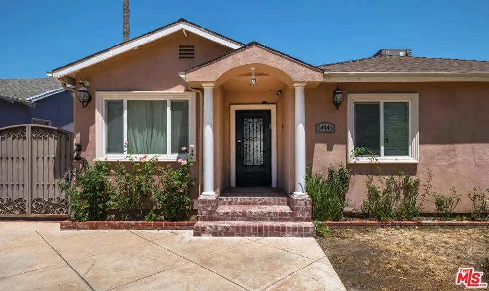 14743 McCormick Street Sherman Oaks, CA 91411
