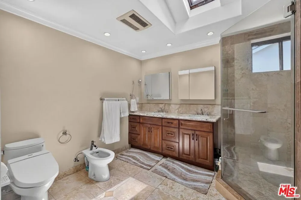 14743 McCormick Street Sherman Oaks, CA 91411