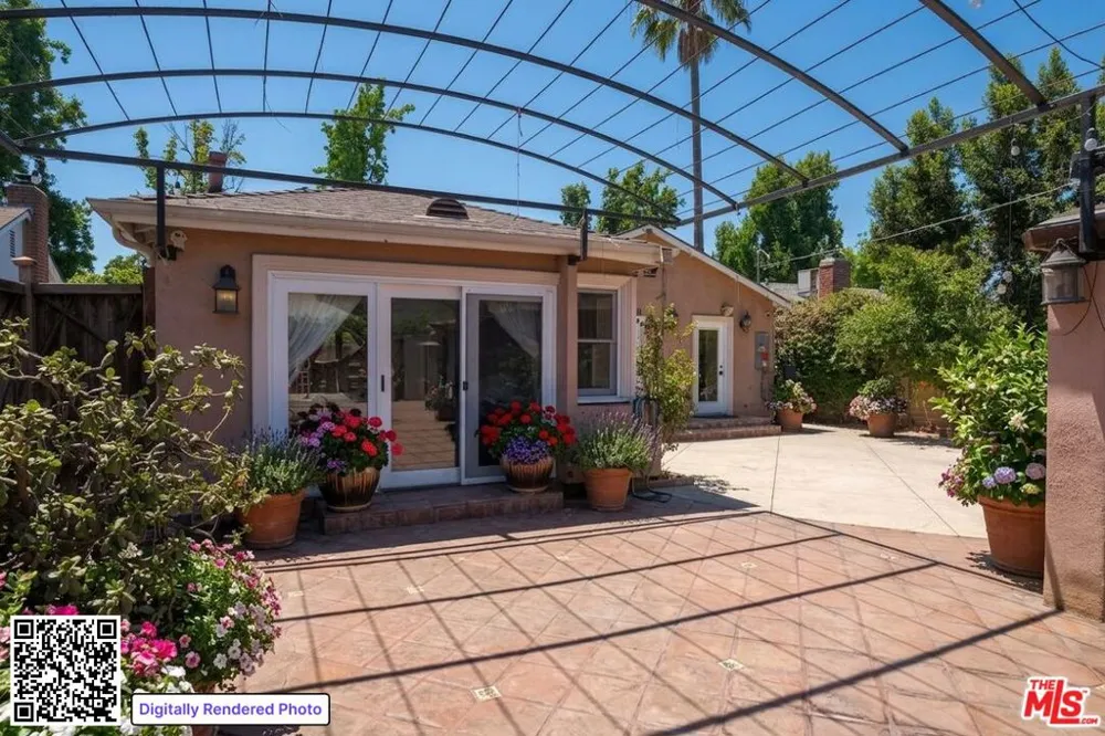 14743 McCormick Street Sherman Oaks, CA 91411
