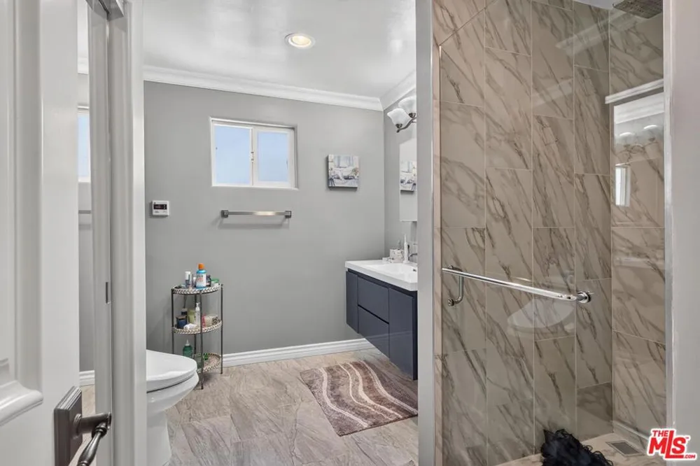 14743 McCormick Street Sherman Oaks, CA 91411