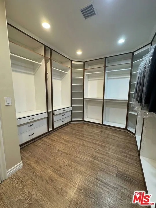 14743 McCormick Street Sherman Oaks, CA 91411