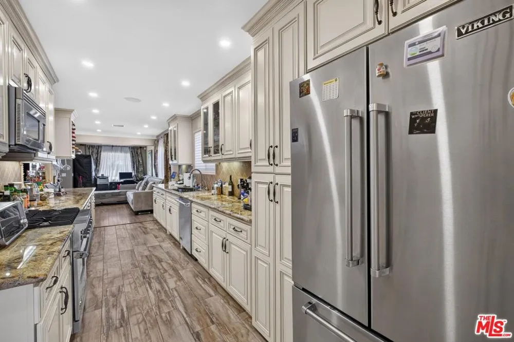 14743 McCormick Street Sherman Oaks, CA 91411