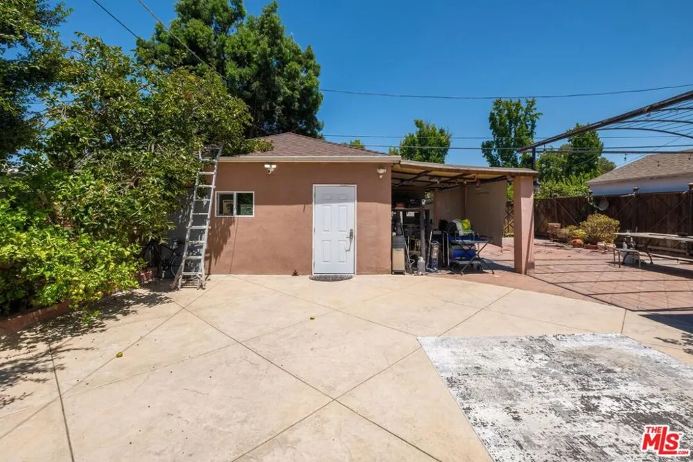 14743 McCormick Street Sherman Oaks, CA 91411