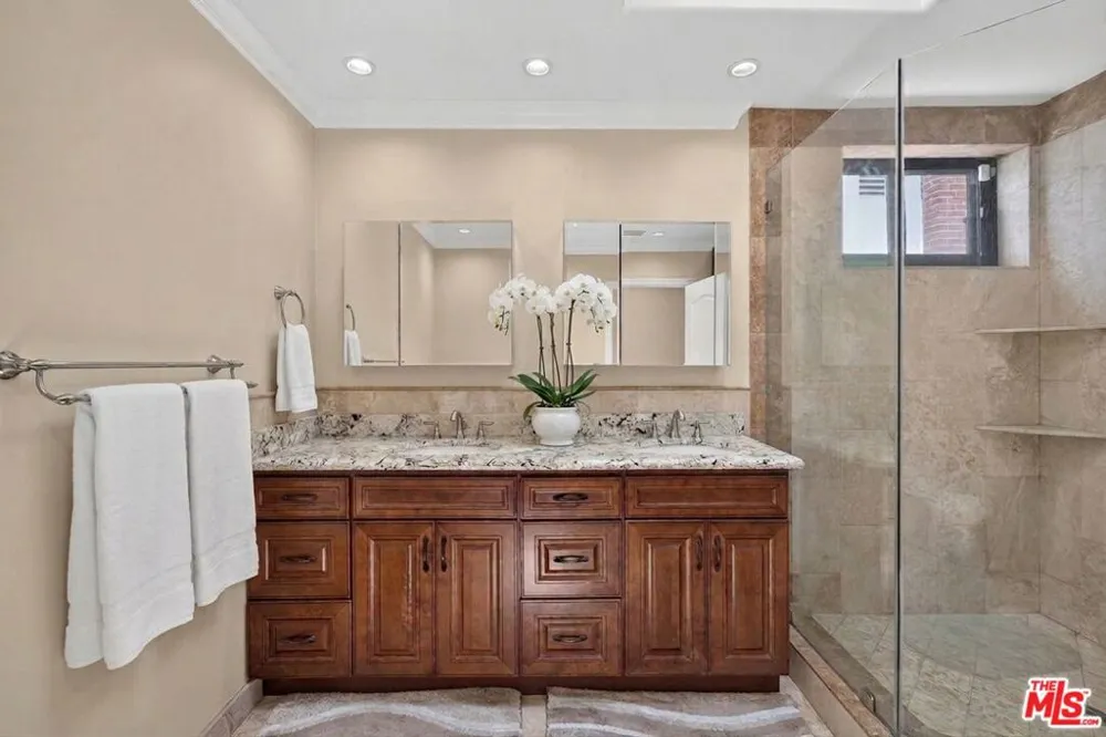 14743 McCormick Street Sherman Oaks, CA 91411